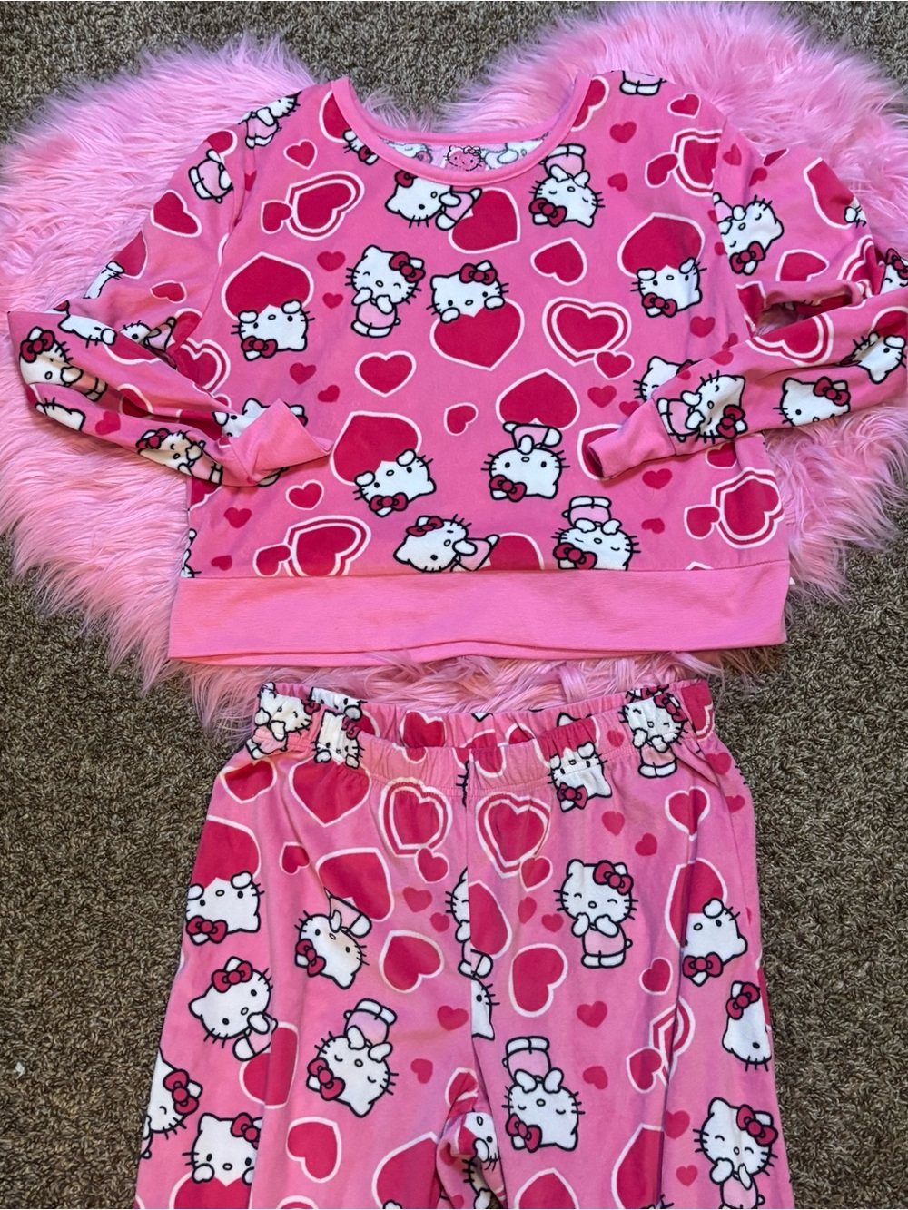 Hello Kitty Sanrio Women’s Small Pink Hearts Plush Pajama Set 2 Piec